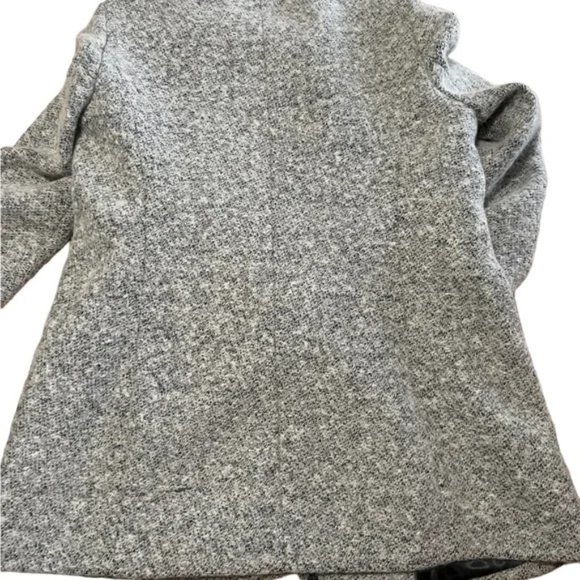 Andrew Marc Women's Gray Peacoat. Zip up, lined in black. Size XL. - Picture 6 of 11